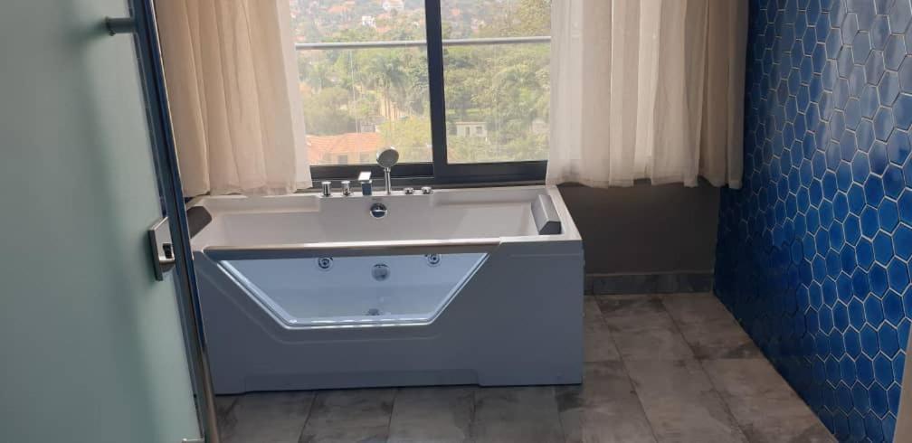 Zara Garden Hotel And Apartments Kampala Kültér fotó